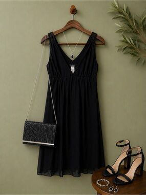 Black V-Neck Sleeveless Women's Dress